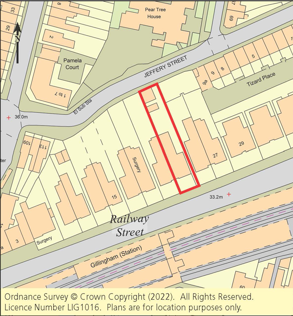 Lot: 102 - LARGE SEMI-DETACHED HOUSE WITH POTENTIAL FOR CONVERSION AND DEVELOPMENT -